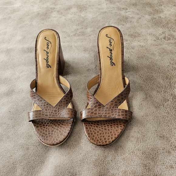 Free People Charlie V Heel Sandals - Picture 4 of 8